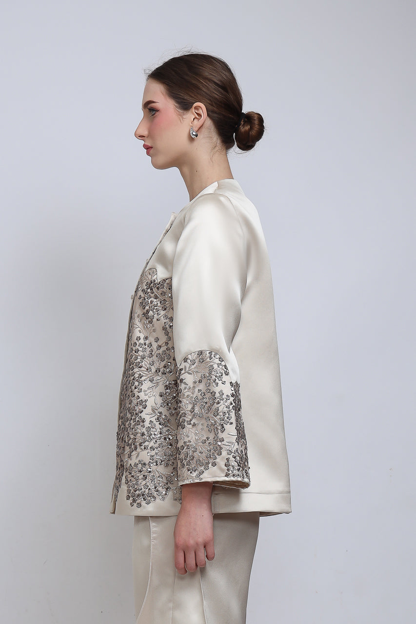 Bloom et Champs Camellia Embellished Blazer/Doremi Nude Pants