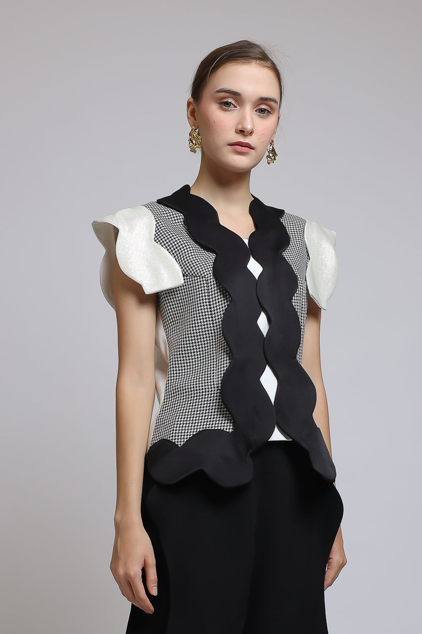 Bloom et Champs Scalloped Checkered Blouse