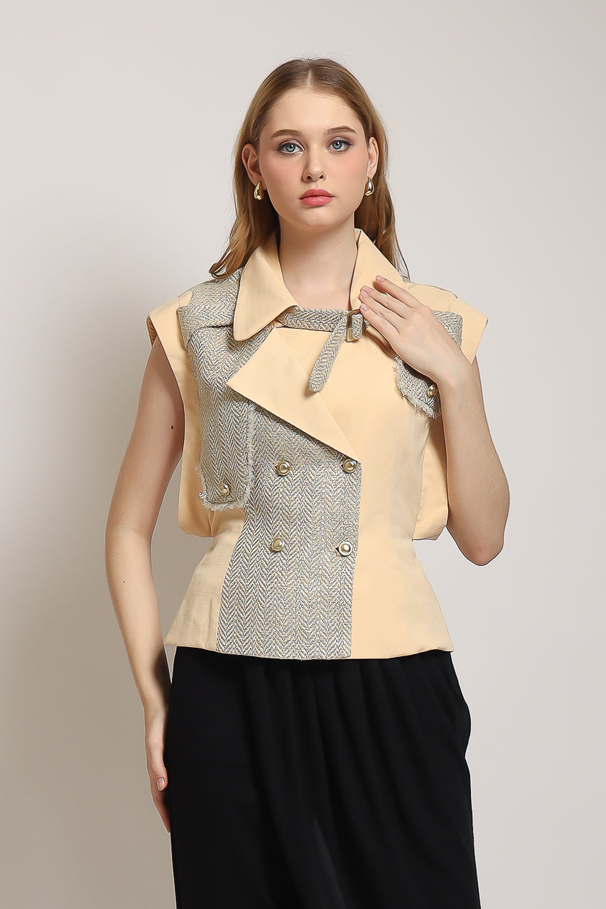 Bloom et Champs Vest Acrylic in Beige