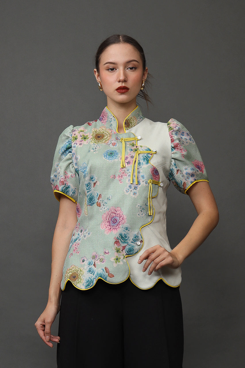 Bloom et Champs Scalloped Floral Blouse in Mint