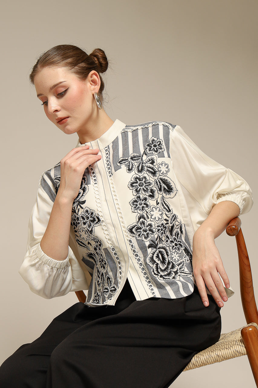 Bloom et Champs AK Floral Embroidered Scalloped Blouse