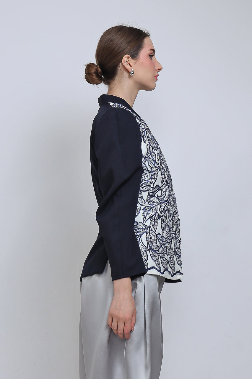 Bloom et Champs Diagonal Shirt with Blue Organza Lace