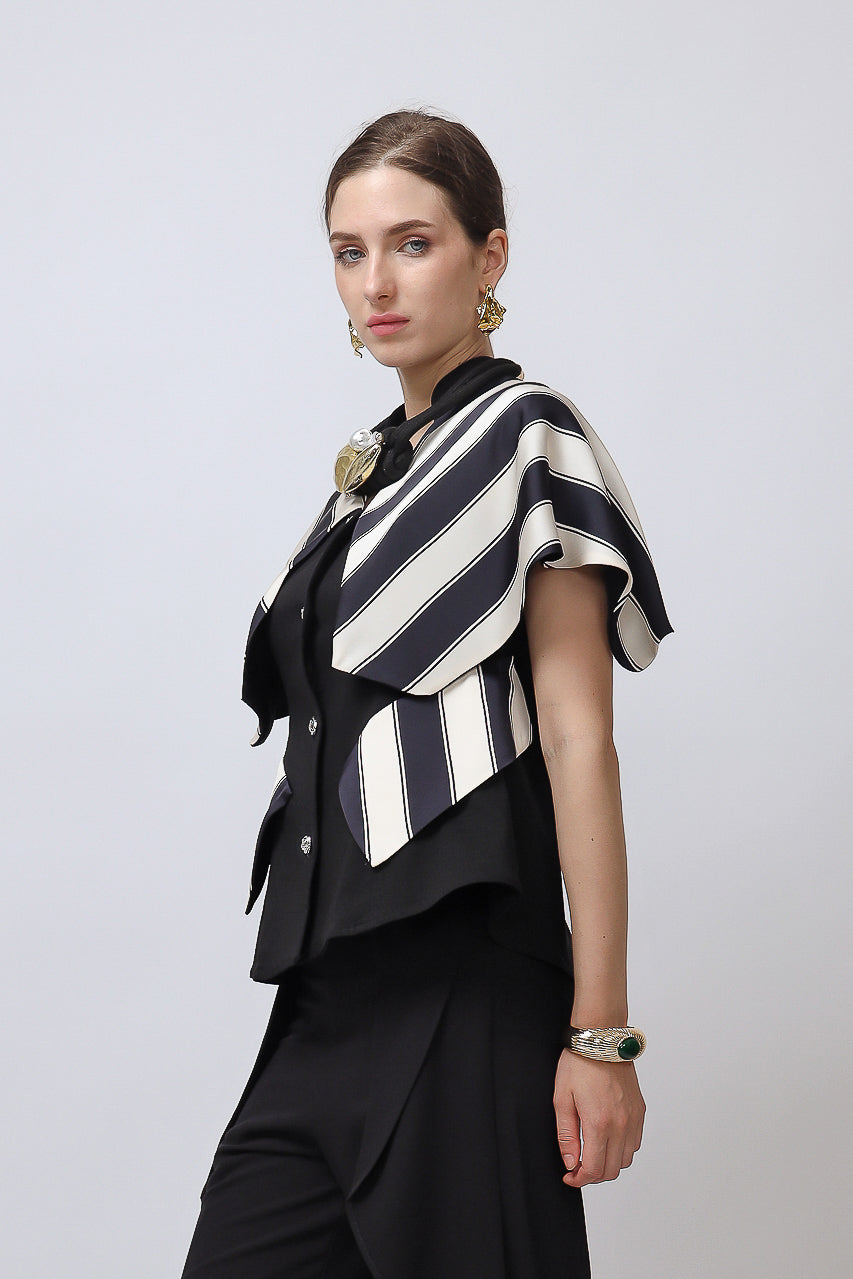 Bloom et Champs Monochrome Big Collar Blouse