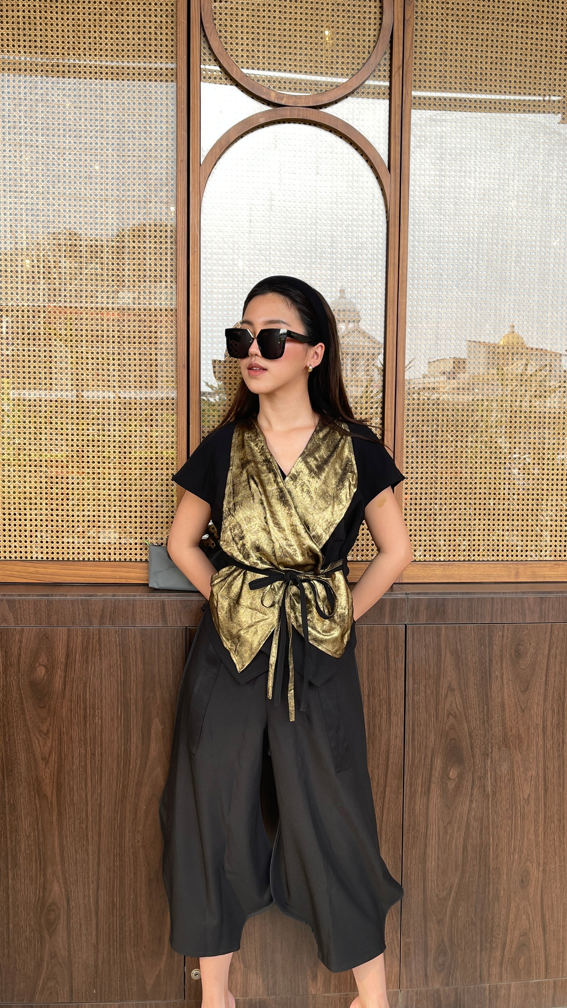 Bloom et Champs Top Silang Ikat Emas