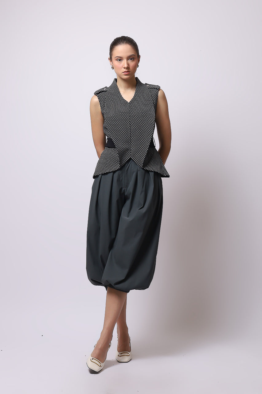 Bloom Curvy Top/ Celana Akira Abu