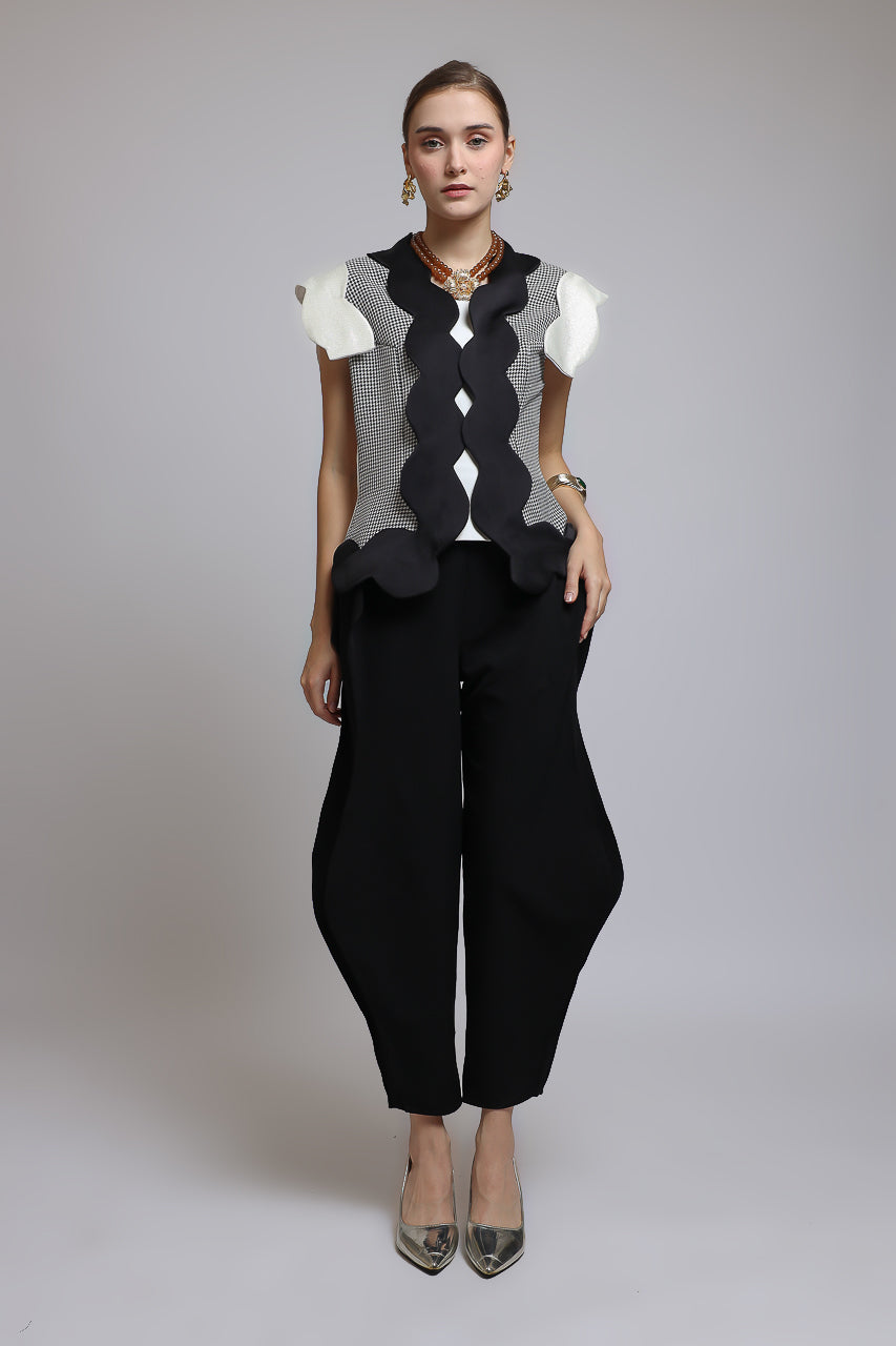 Bloom et Champs Scalloped Checkered Blouse