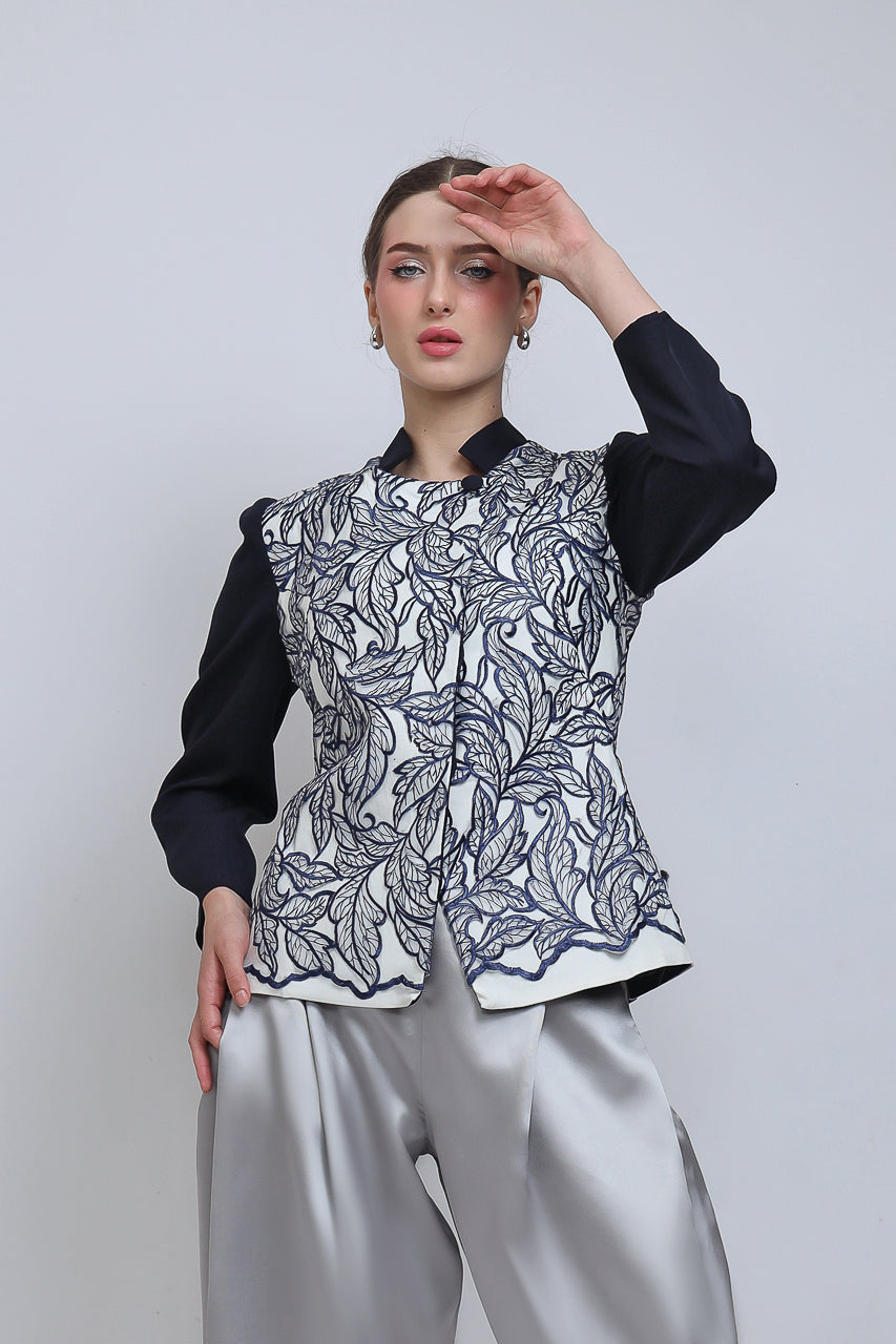Bloom et Champs Diagonal Shirt with Blue Organza Lace