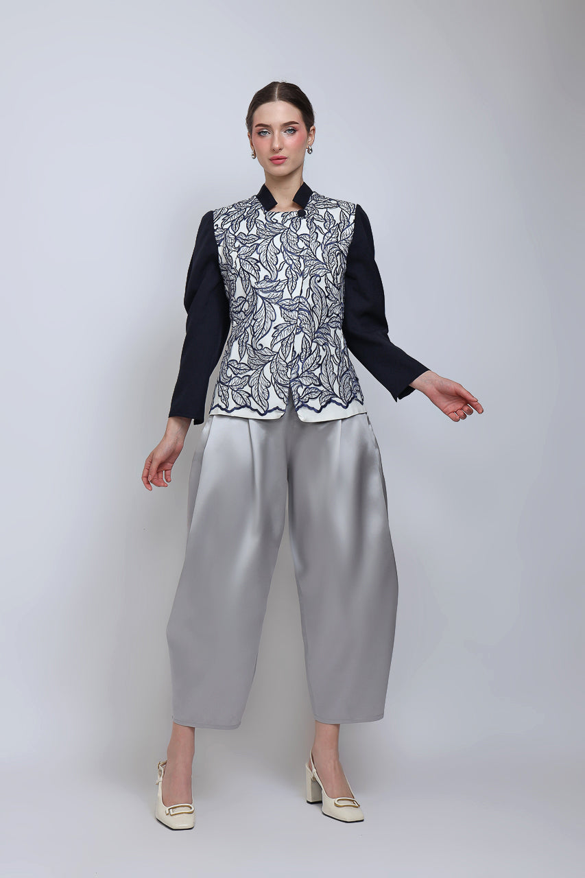 Bloom et Champs Diagonal Shirt with Blue Organza Lace