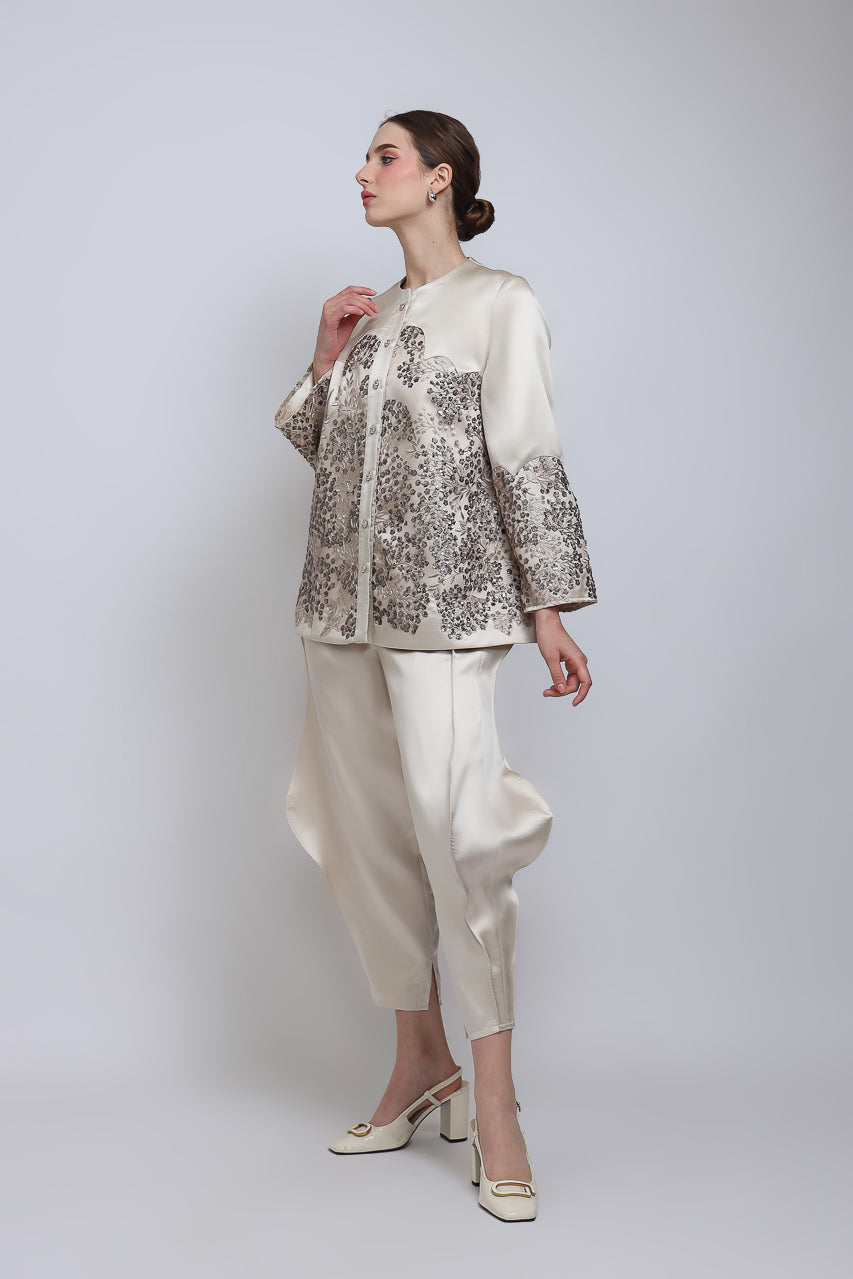 Bloom et Champs Camellia Embellished Blazer/Doremi Nude Pants