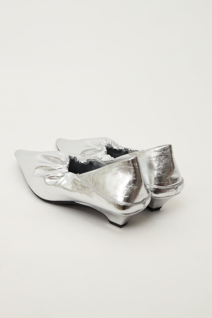 Bloom et Champs Silver Ruched Pointed Shoes