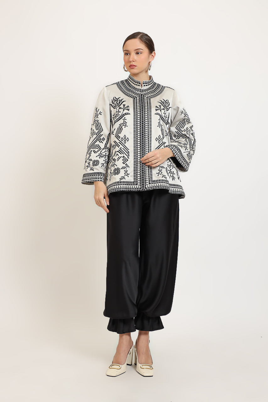 Bloom et Champs Atlas Embroidered Blouse/Ruffle Hem Pants