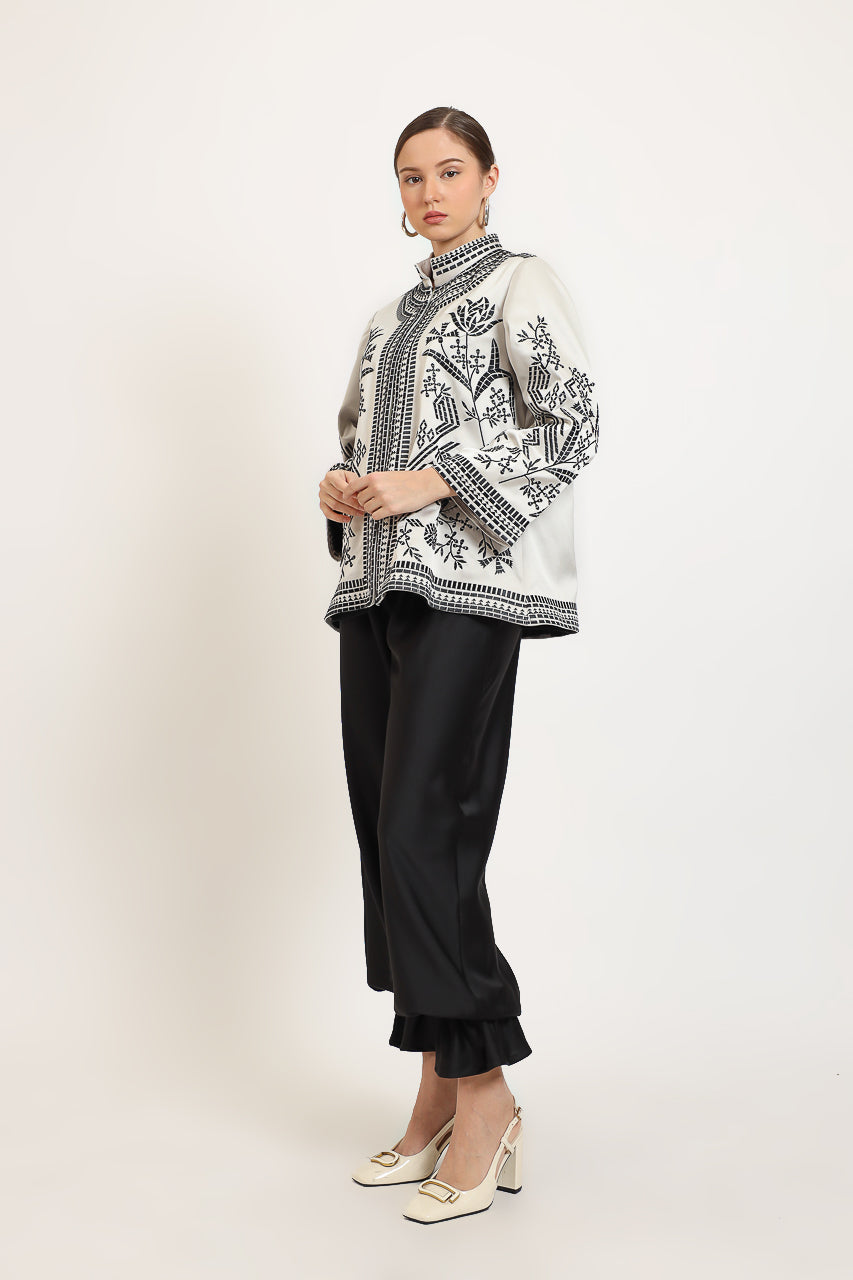 Bloom et Champs Atlas Embroidered Blouse/Ruffle Hem Pants