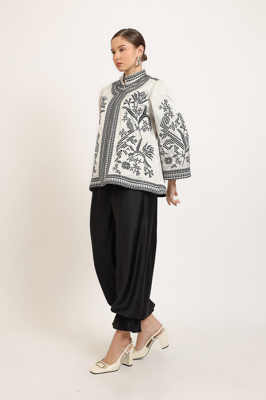 Bloom et Champs Atlas Embroidered Blouse/Ruffle Hem Pants