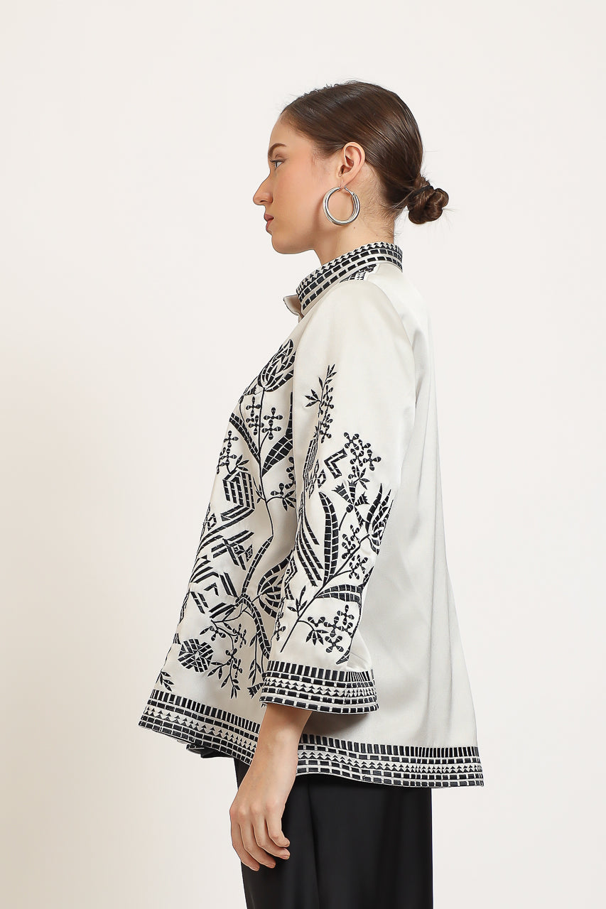 Bloom et Champs Atlas Embroidered Blouse/Ruffle Hem Pants