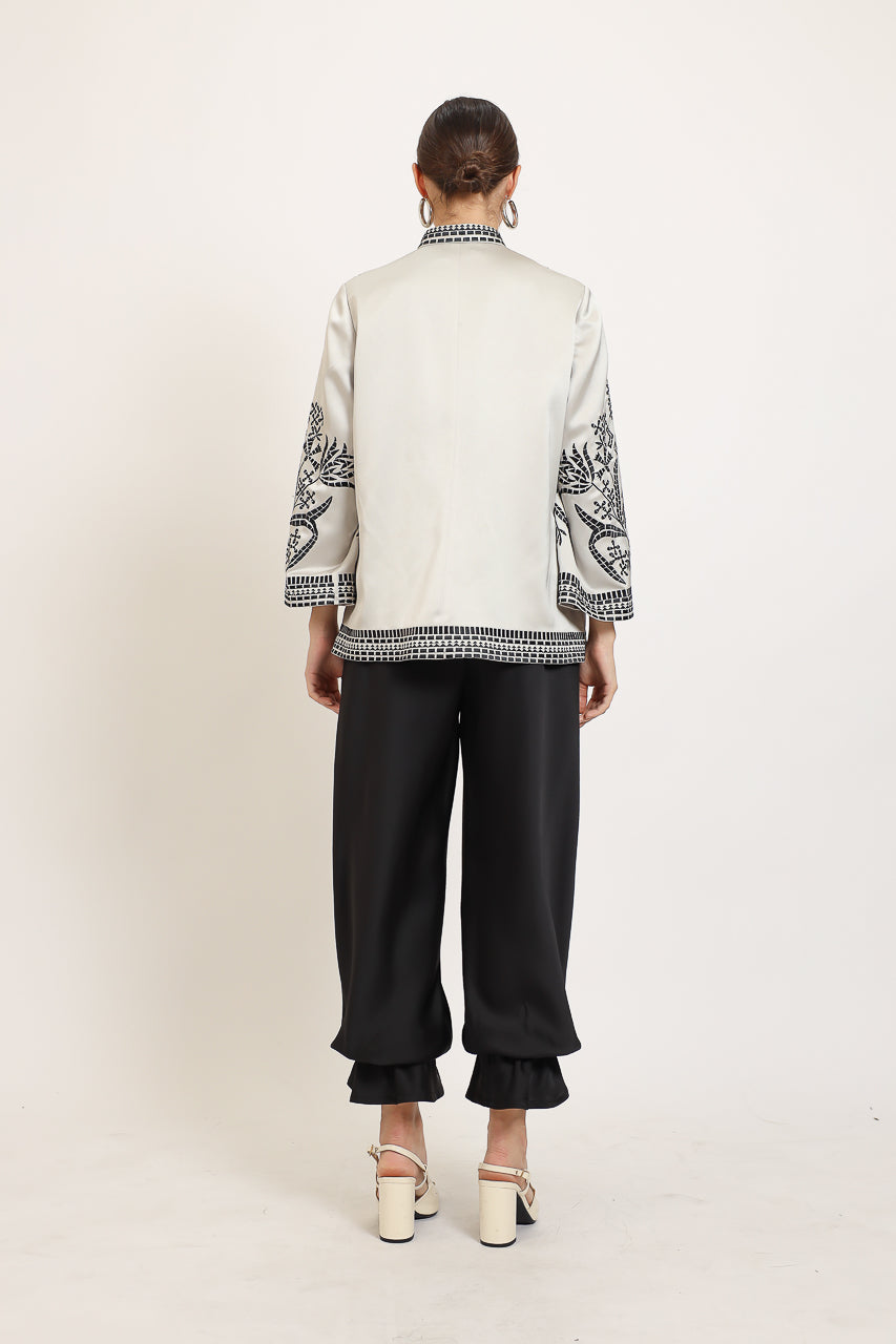 Bloom et Champs Atlas Embroidered Blouse/Ruffle Hem Pants