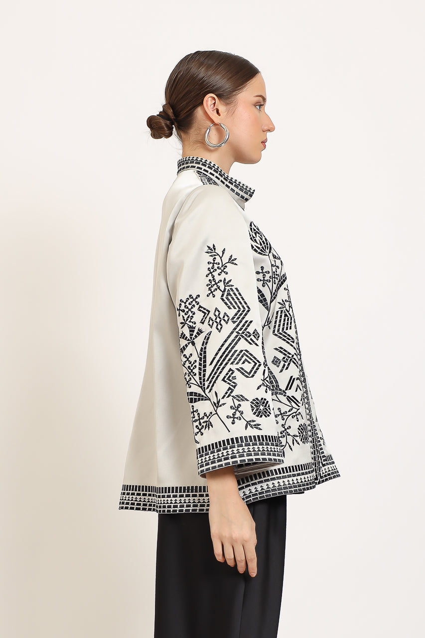 Bloom et Champs Atlas Embroidered Blouse/Ruffle Hem Pants