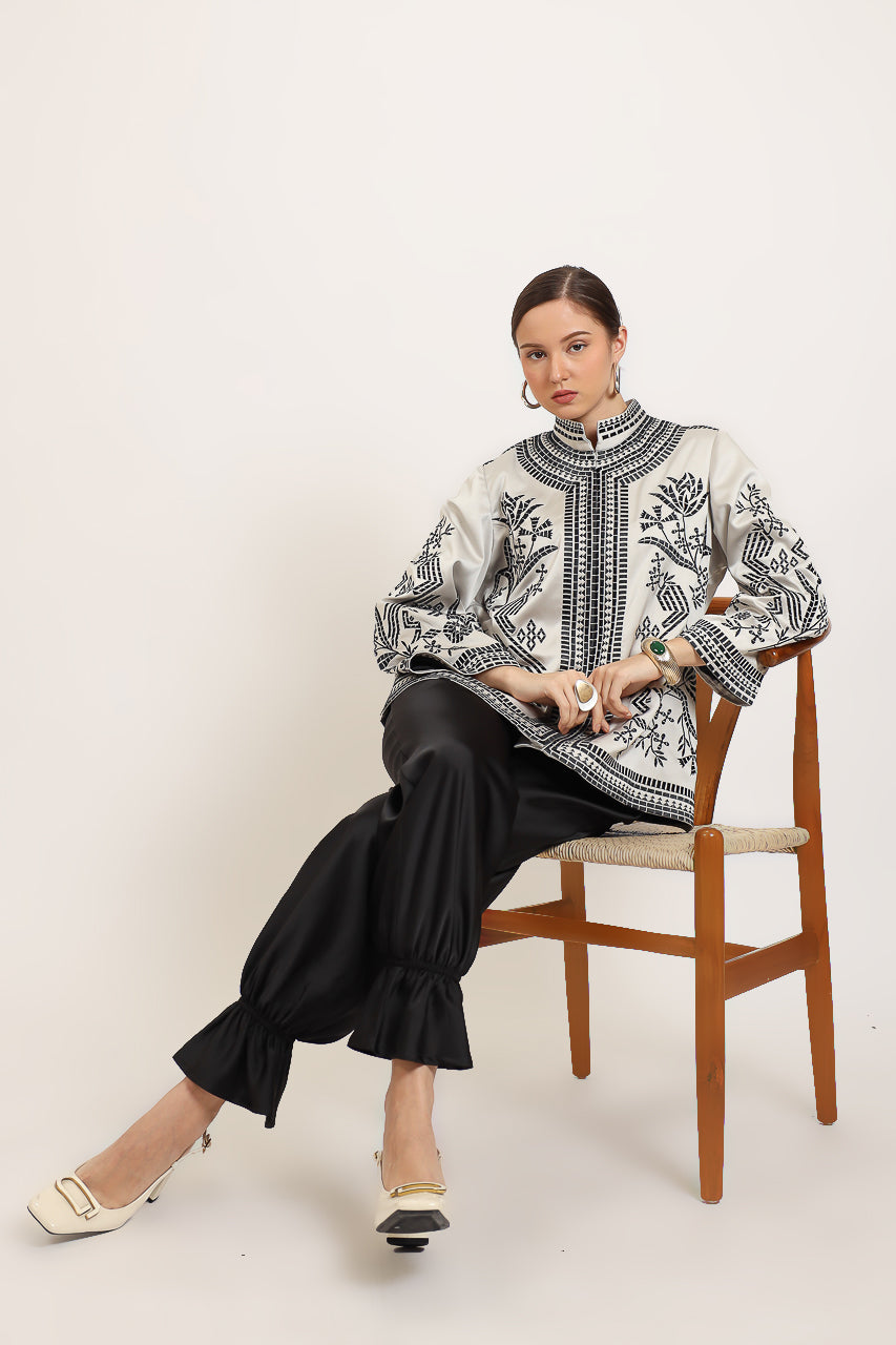 Bloom et Champs Atlas Embroidered Blouse/Ruffle Hem Pants