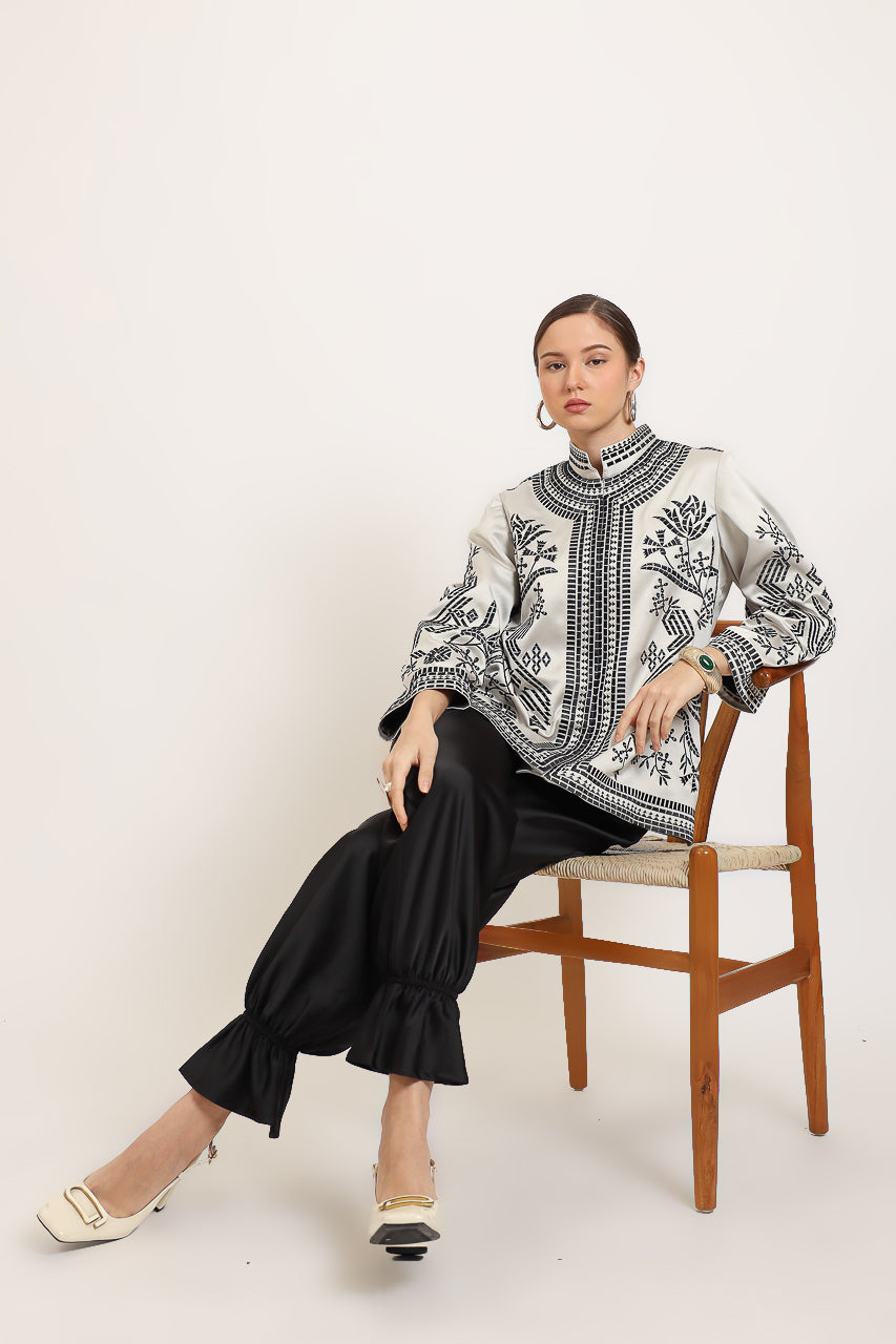 Bloom et Champs Atlas Embroidered Blouse/Ruffle Hem Pants
