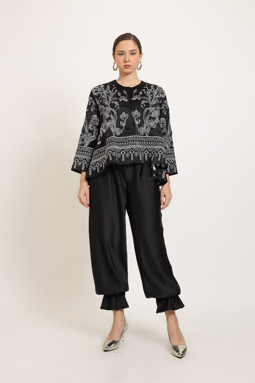 Bloom et Champs Canary Embroidered Top