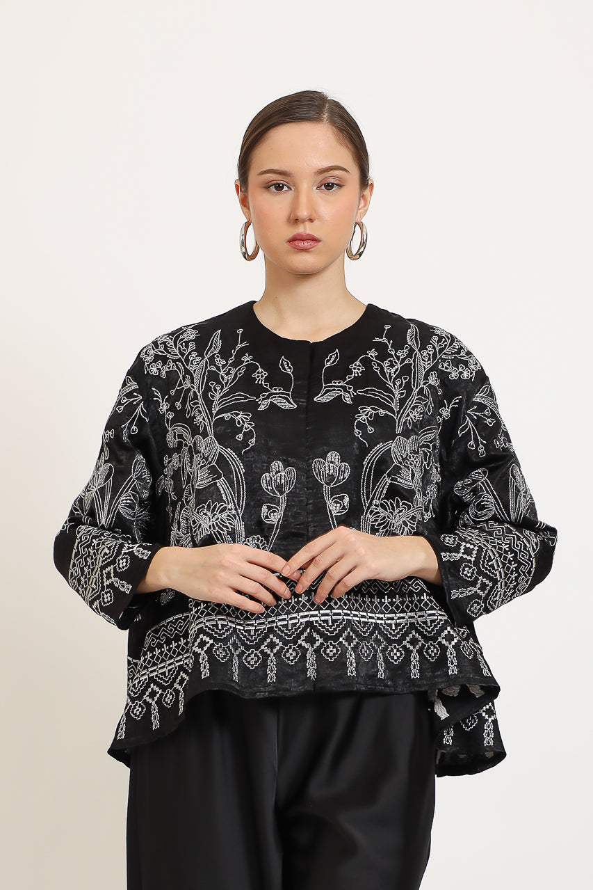 Bloom et Champs Canary Embroidered Top