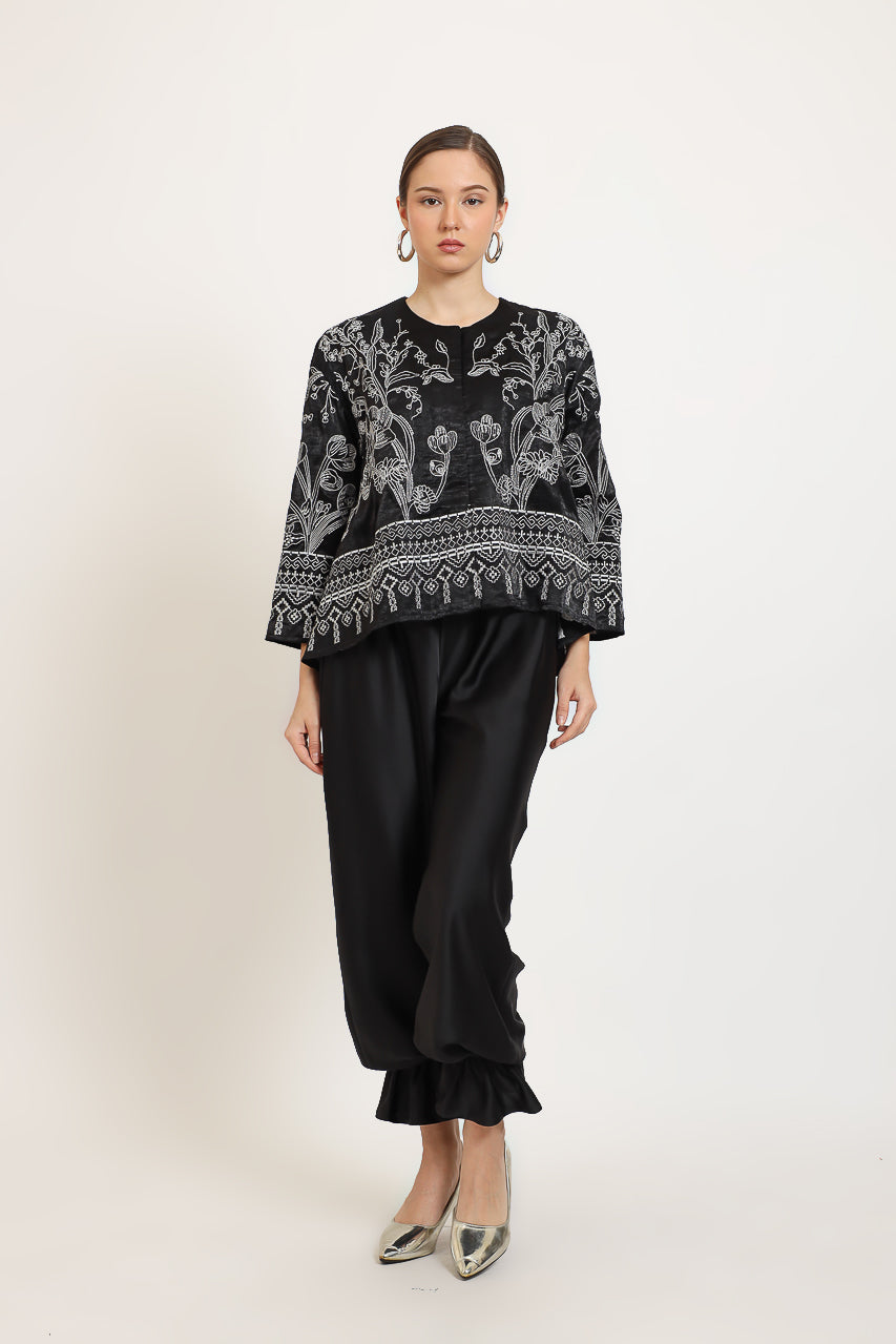 Bloom et Champs Canary Embroidered Top