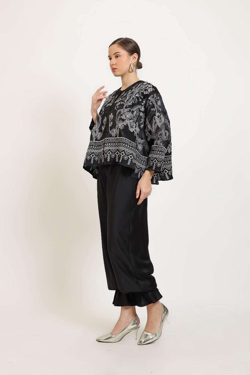 Bloom et Champs Canary Embroidered Top
