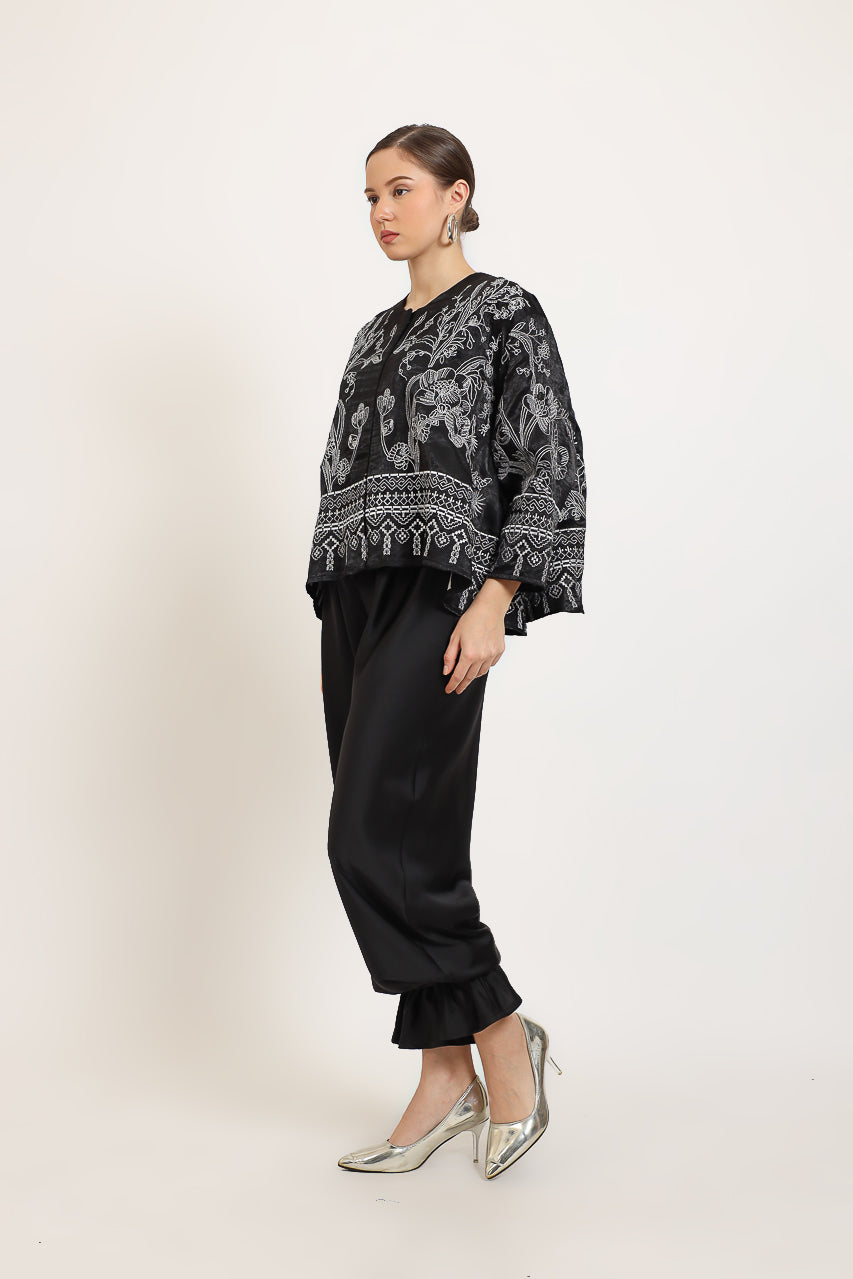 Bloom et Champs Canary Embroidered Top