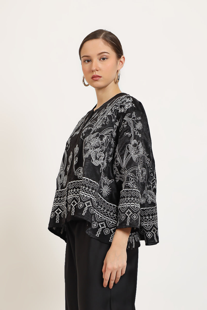 Bloom et Champs Canary Embroidered Top
