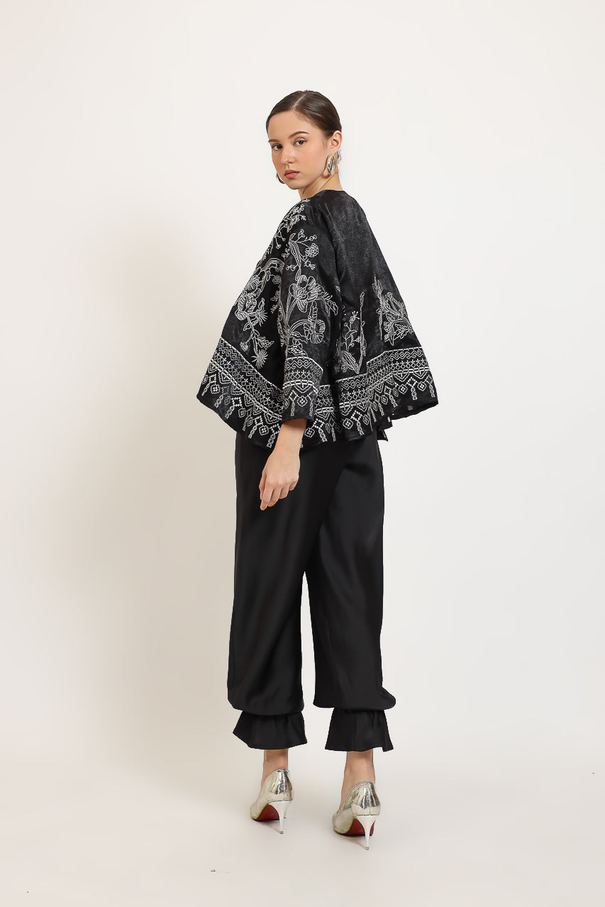 Bloom et Champs Canary Embroidered Top