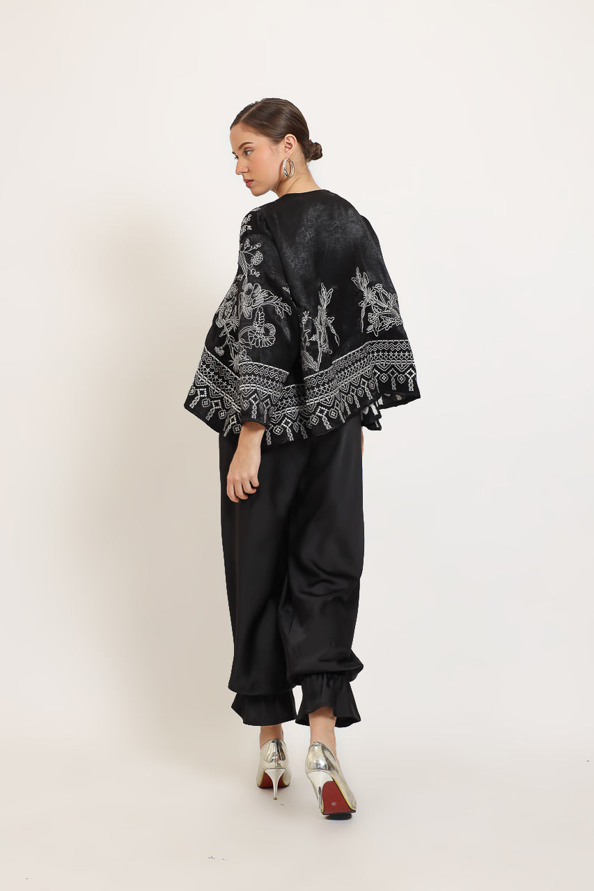 Bloom et Champs Canary Embroidered Top