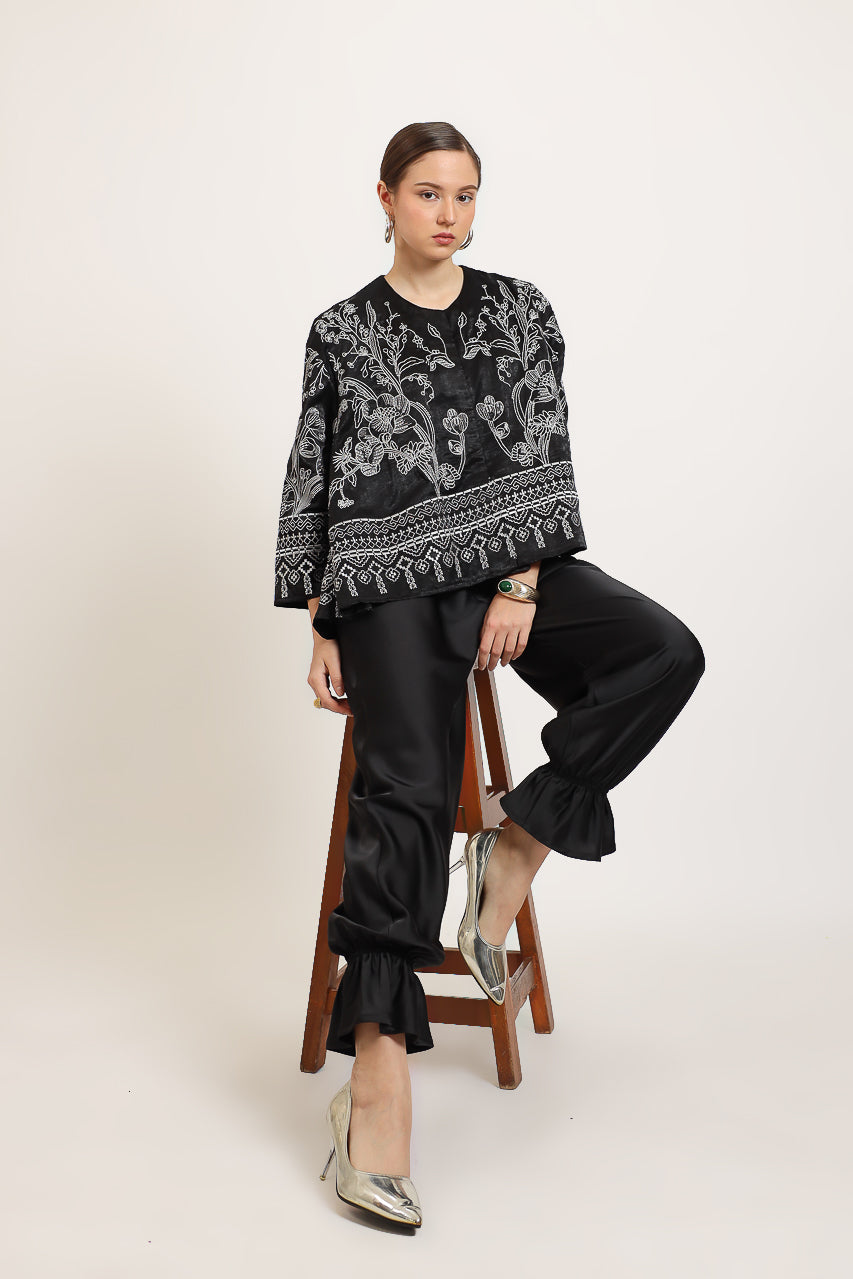 Bloom et Champs Canary Embroidered Top