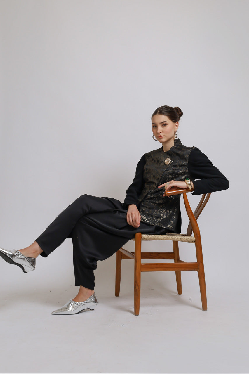 Bloom et Champs Kebaya Jacquard Blouse/Bloom et Champs Cowl Pants