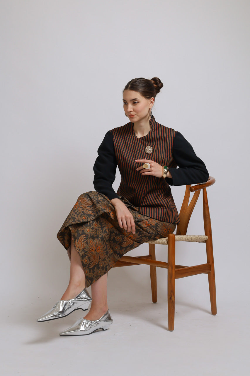 Bloom et Champs Kebaya Luric Blouse/Kebaya Batik Skirt