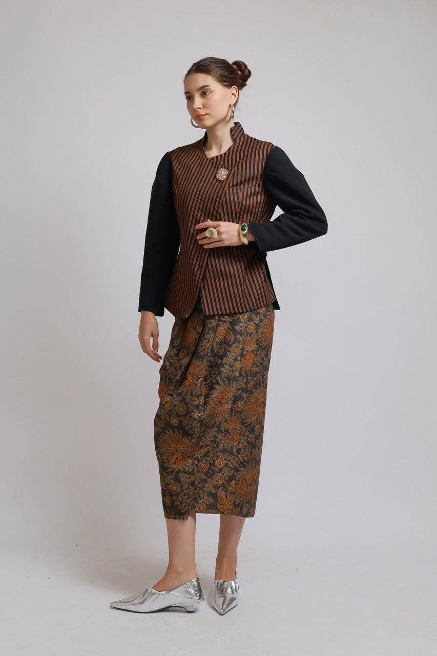Bloom et Champs Kebaya Luric Blouse/Kebaya Batik Skirt