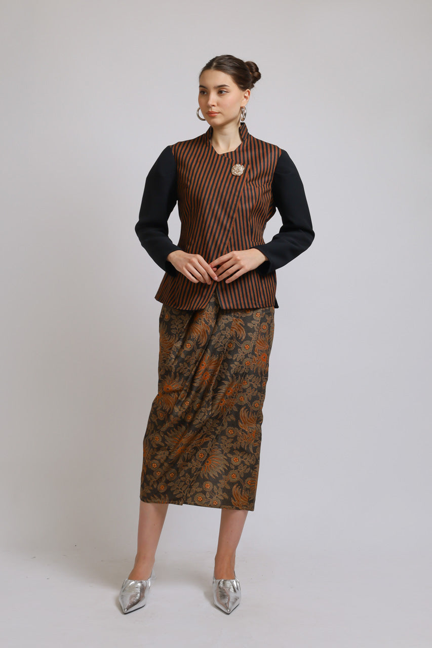 Bloom et Champs Kebaya Luric Blouse/Kebaya Batik Skirt