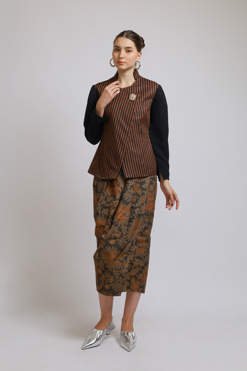 Bloom et Champs Kebaya Luric Blouse/Kebaya Batik Skirt