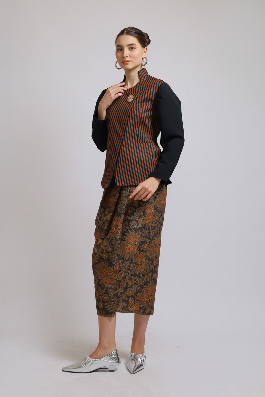 Bloom et Champs Kebaya Luric Blouse/Kebaya Batik Skirt