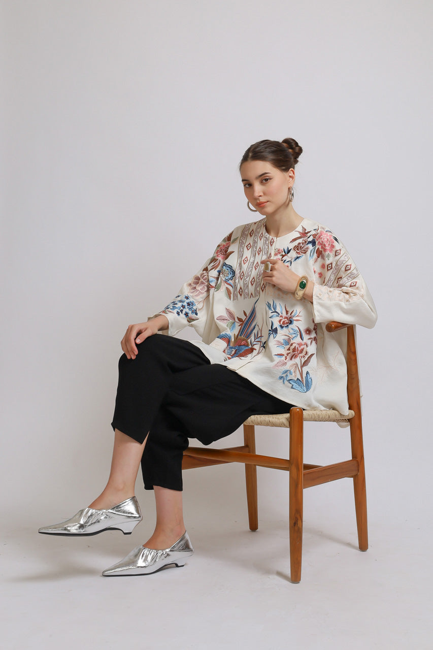 Bloom et Champs White Flora Embroidered Blouse/Bloom Doremi Pants