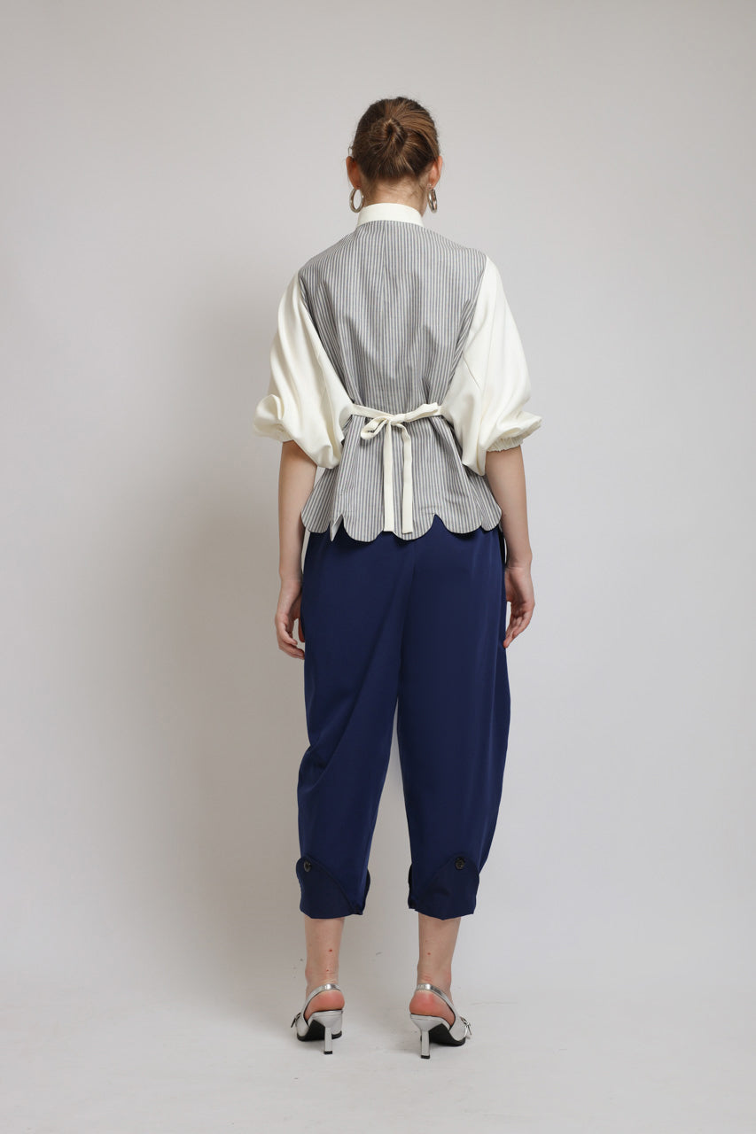 Bloom et Champs Scalloped Embroidered Blouse