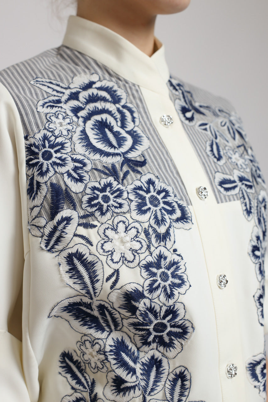 Bloom et Champs Scalloped Embroidered Blouse