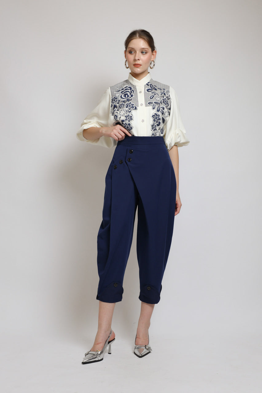 Bloom et Champs Sling Buttons Pants in Navy