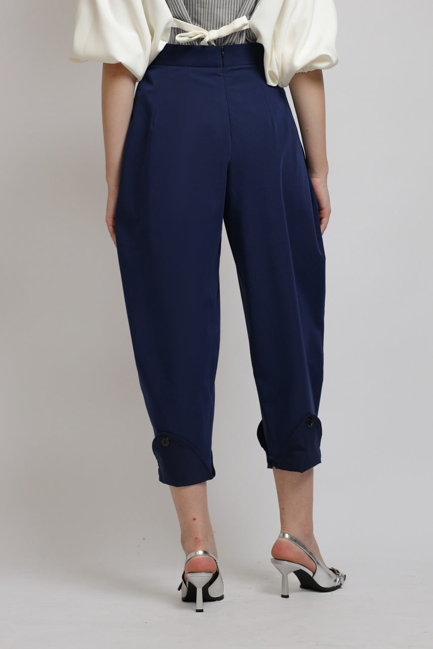 Bloom et Champs Sling Buttons Pants in Navy