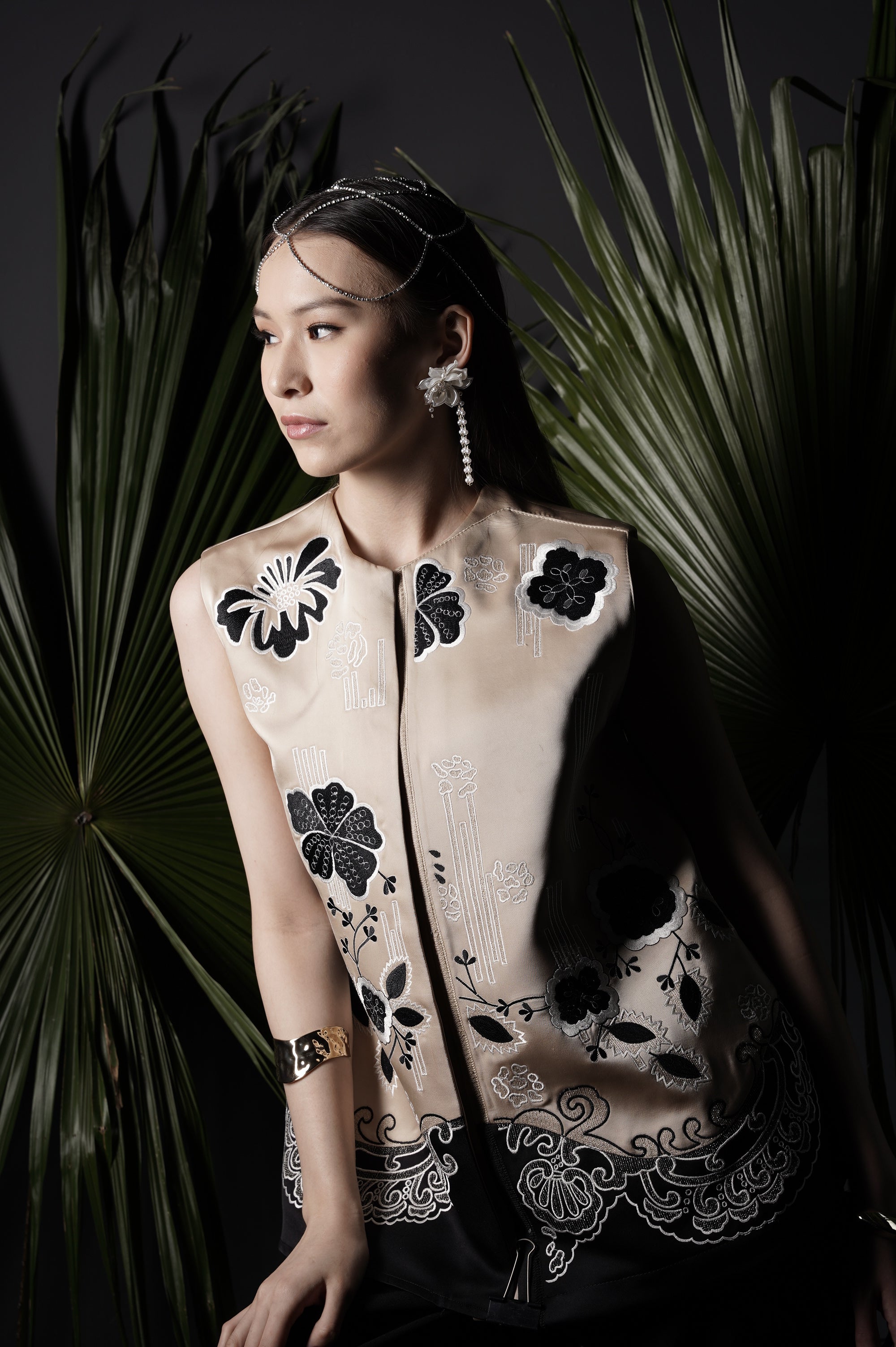 Bloom et Champs Dannie Embroidered Vest