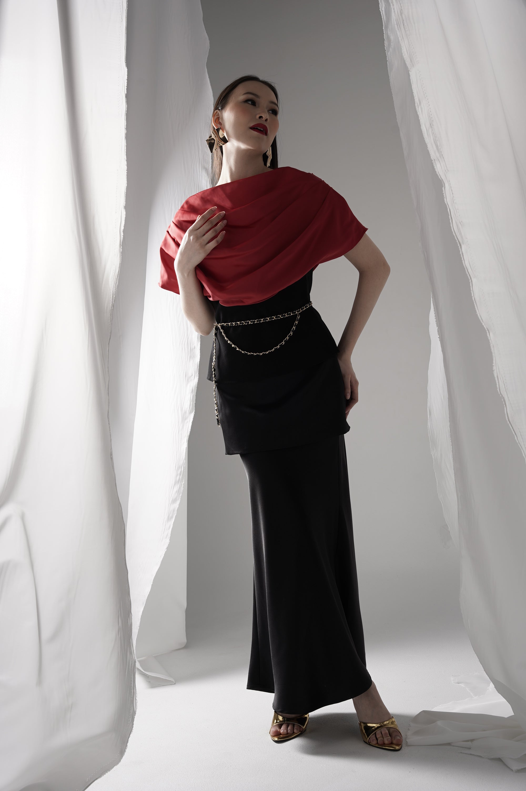 Bloom et Champs Sabrina Drapery in Cherry Red/Saten Obi Skirt in Black