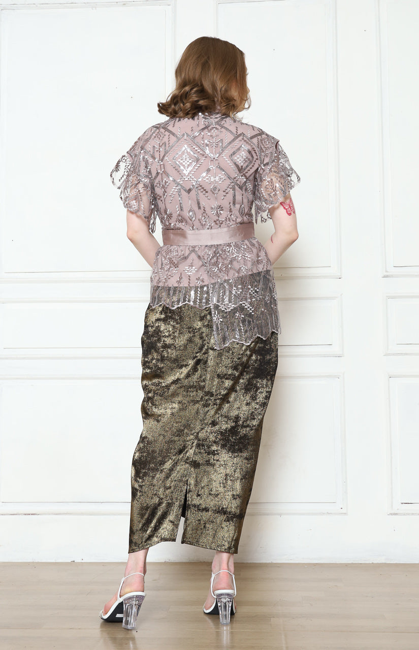 Bloom et Champs Tulle Top paired with Rok Brukat Emas