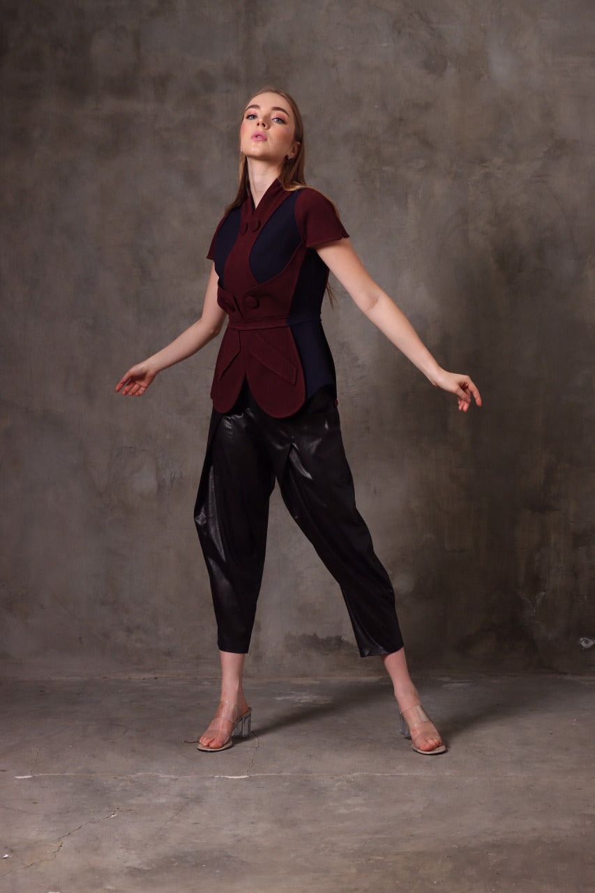 Bloom et Champs Peplum Kancing in Maroon