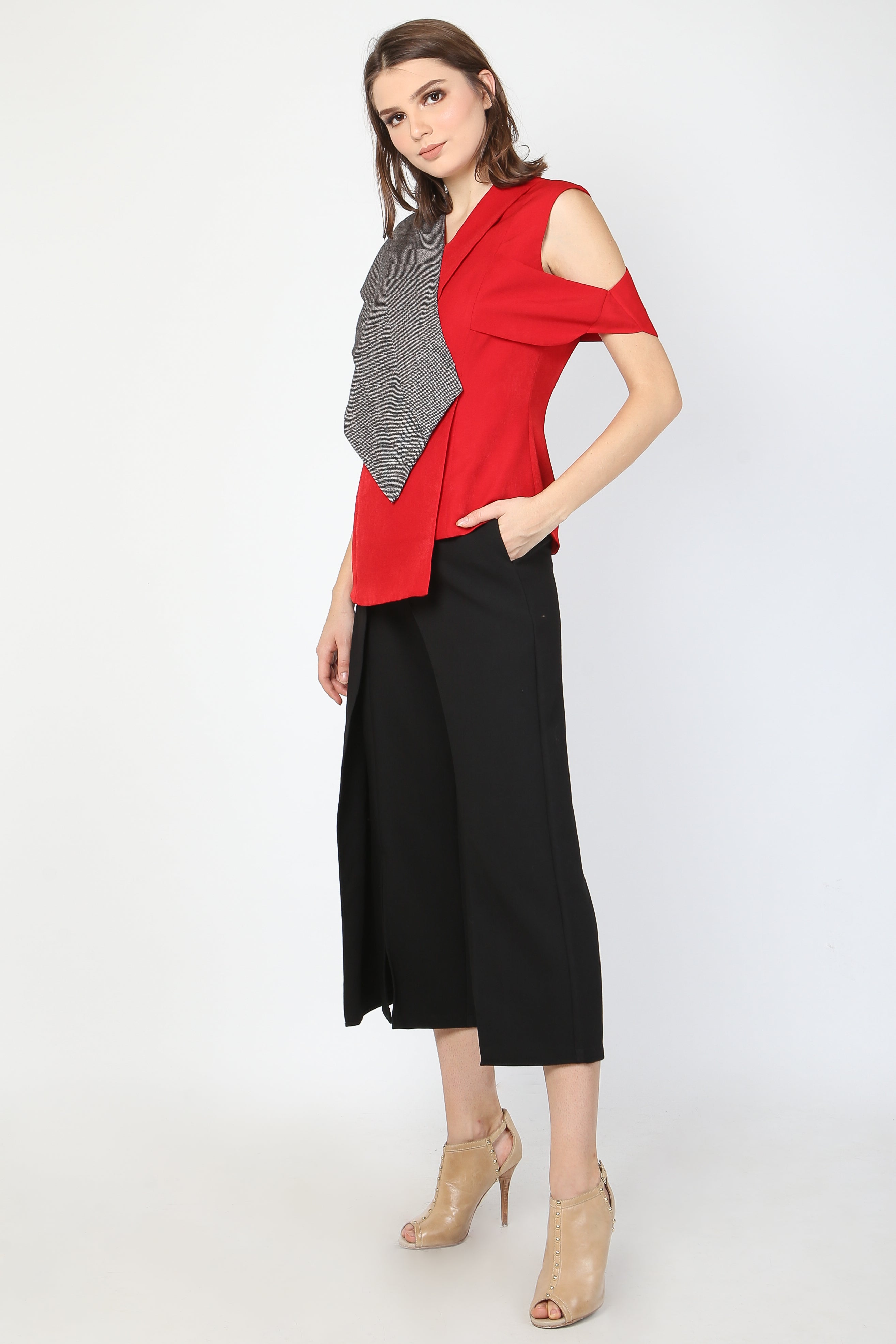Top Sabrina Sebelah Merah